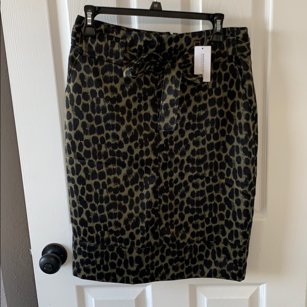 Banana Republic silk skirt (NWT)